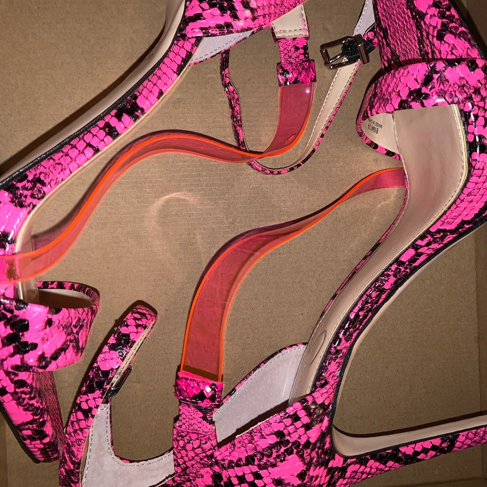 ❗️NWT❗️Jessica Simpson Rayli 2 Sandal Heel Fushia Pink/Black - Picture 2 of 5